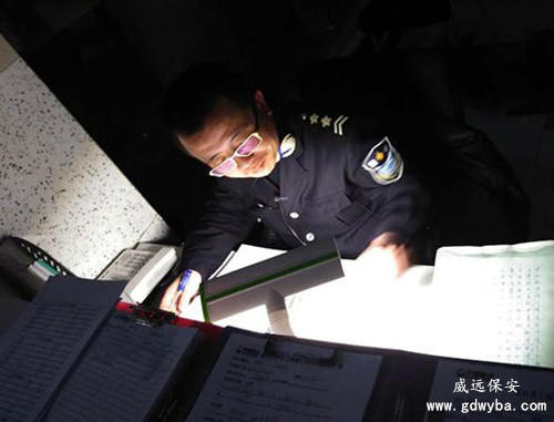 東莞高埗保安公司威遠(yuǎn)保安小哥書法曲藝樣樣行 你還借口不努力么？