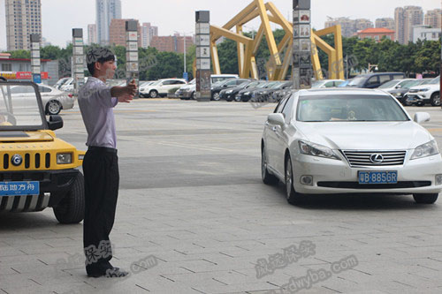 廣州物業(yè)保安公司新聞：該怎樣避免“開車門”事故？