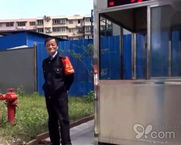 馬云當(dāng)執(zhí)勤保安了？又一個(gè)“馬云”誕生，看呆了路人！