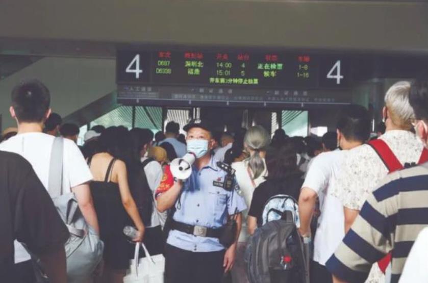 這名保安被破格錄用為人民警察！而且成長為“公安英模”