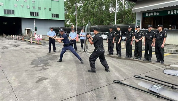 警企聯(lián)防，保障安全-廣東威遠保安公司開展防暴演練活動