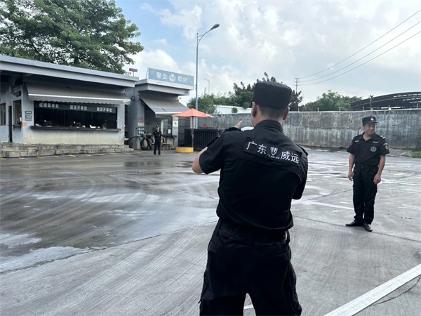 小區(qū)保安“縮水”！社區(qū)回應(yīng)業(yè)主擔(dān)憂